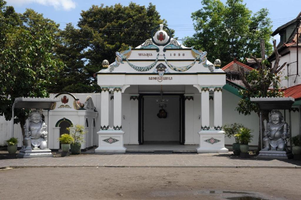 Oyo 3267 Omah Suryo Hotel ยอกยาการ์ตา ภายนอก รูปภาพ
