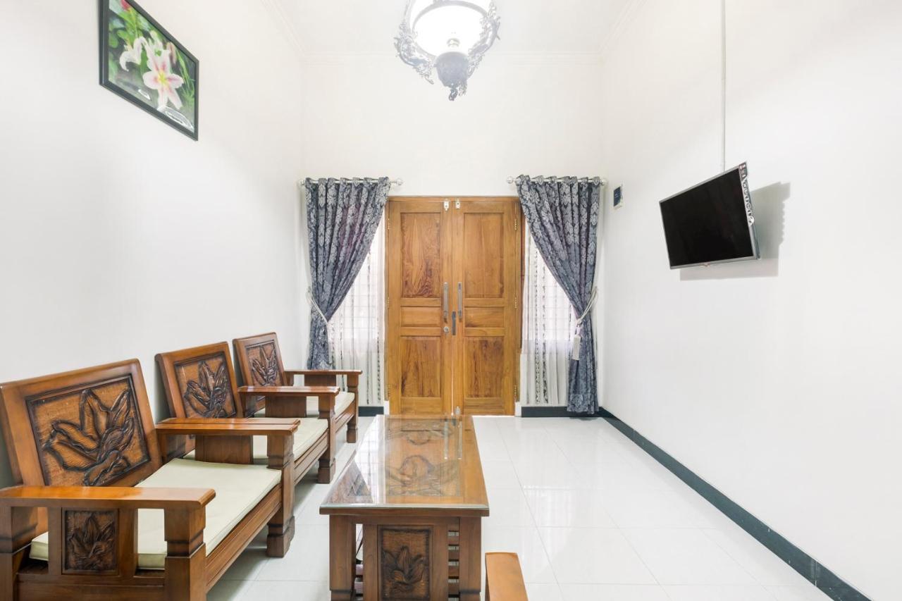 Oyo 3267 Omah Suryo Hotel ยอกยาการ์ตา ภายนอก รูปภาพ