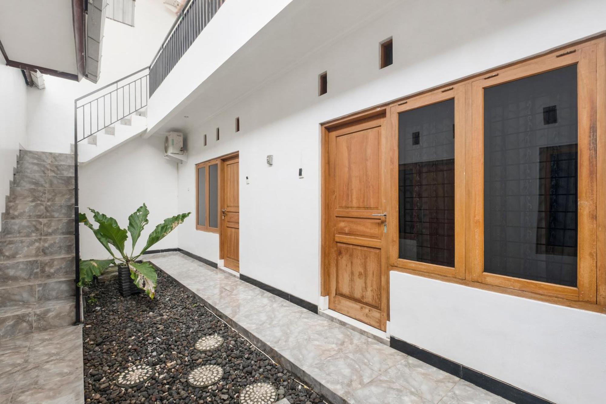 Oyo 3267 Omah Suryo Hotel ยอกยาการ์ตา ภายนอก รูปภาพ
